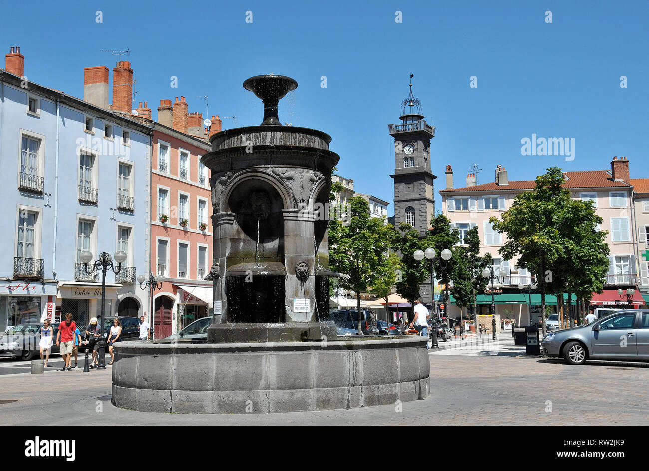 Piazza de la Republique, Issoire, Auvergne, Francia Foto Stock