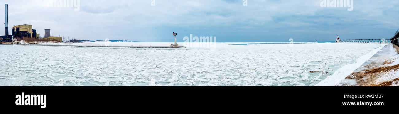 Il frozan Lago Michigan a Michigan City, Indiana Foto Stock