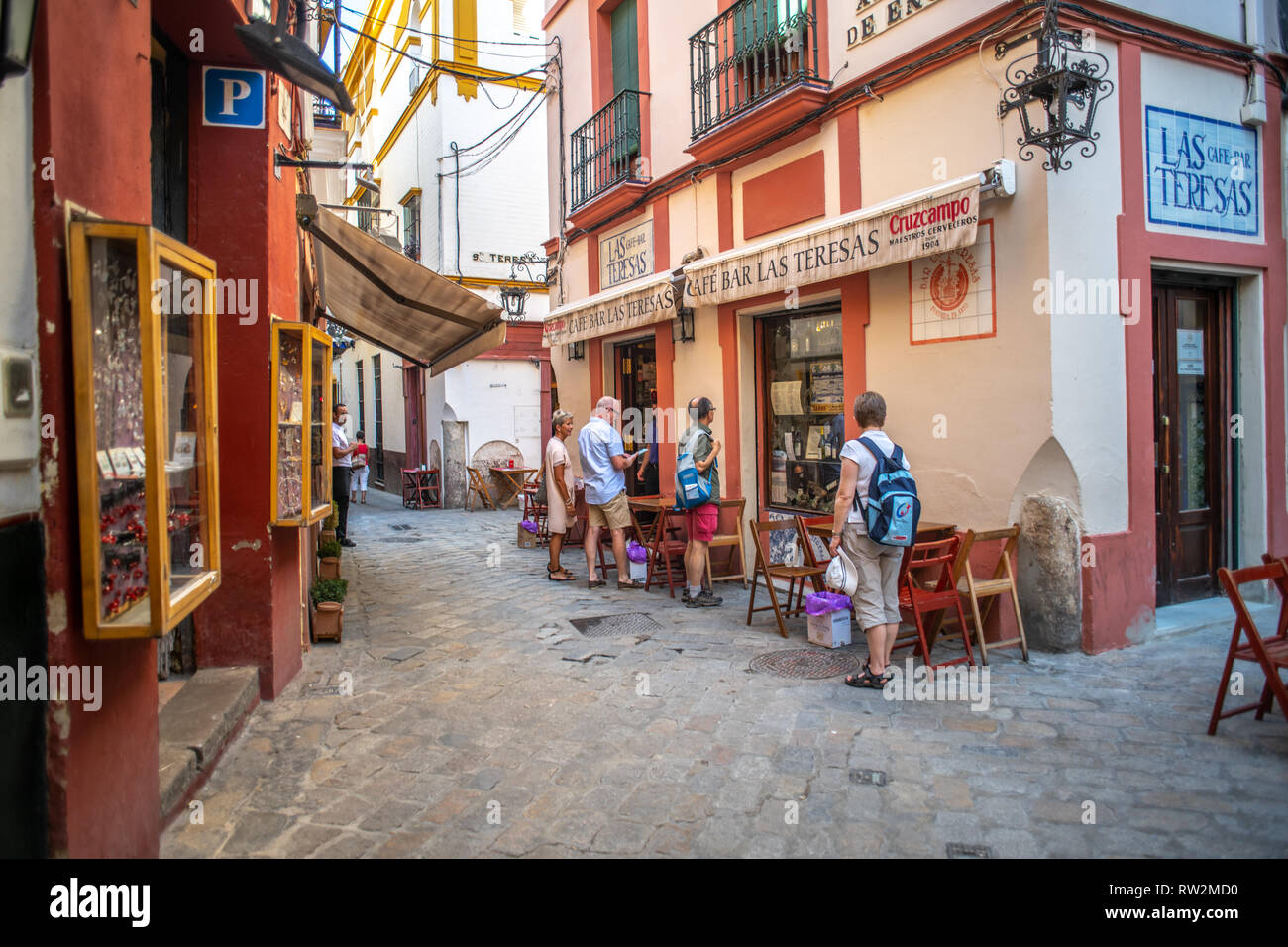 I turisti stop per cibo di Siviglia , Spagna Foto Stock