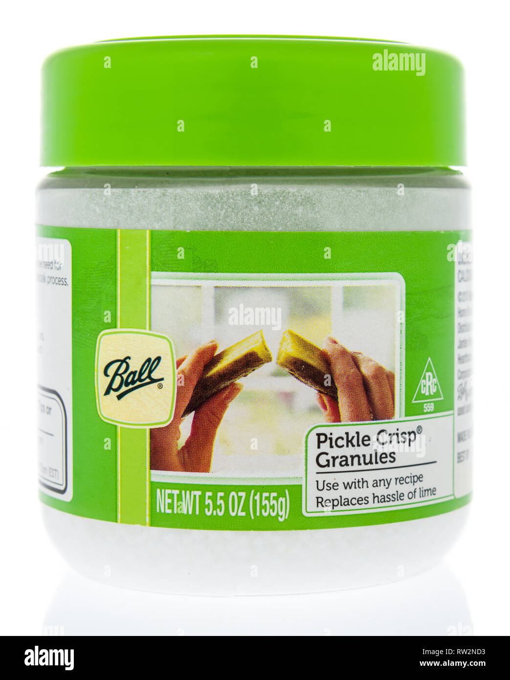 Winneconne, WI - 21 Febbraio 2019: un pacchetto di sfera pickle crisp granuli isolato su un background Foto Stock
