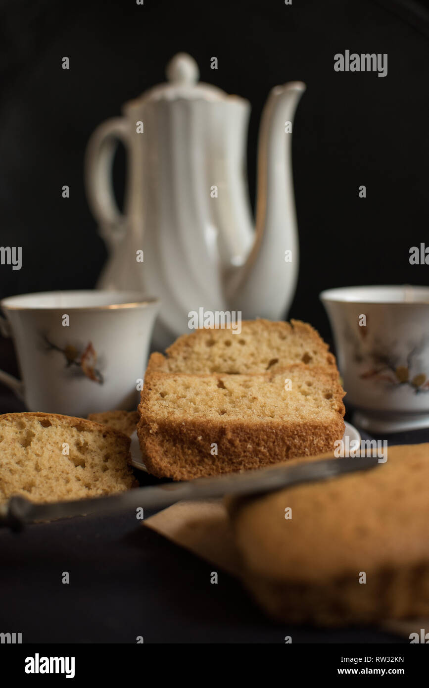 Torta con una tazza di tè Foto Stock