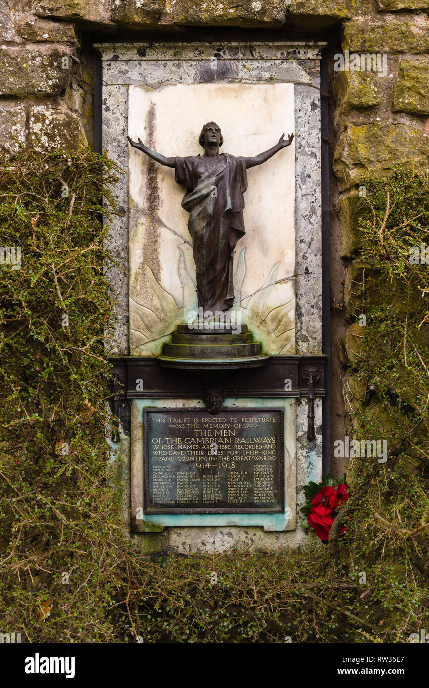 Cambrian ferrovieri memoriale di guerra in Cae Glas Park Oswestry per commemorare i 53 uomini dalla stazione che ha servito e morì durante la Grande Guerra Foto Stock