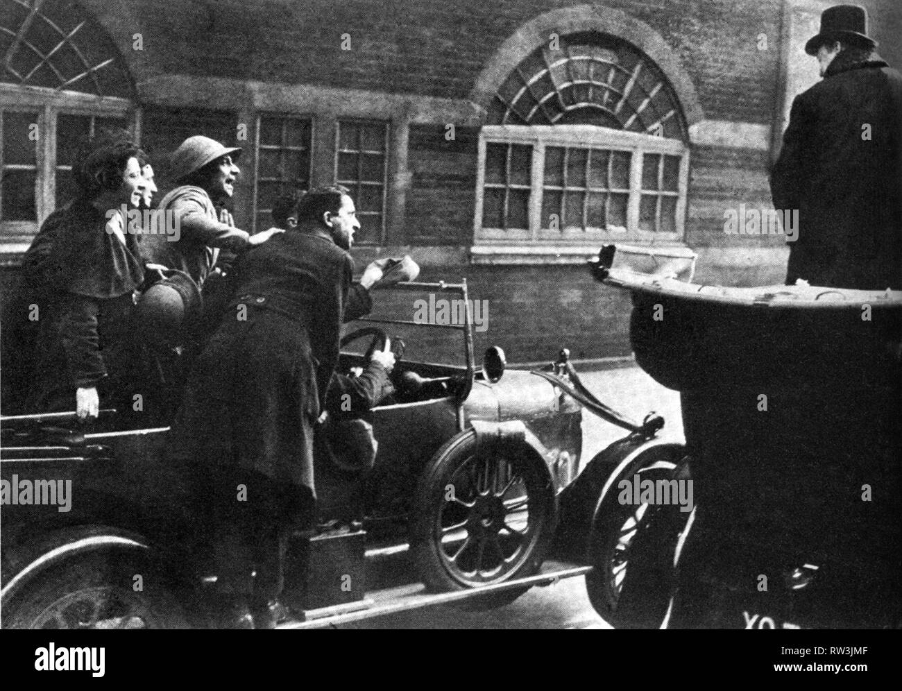 Winston Churchill in piedi come candidato indipendente per la divisione Abbazia di Westminster al di elezione nel marzo 1924 Foto Stock