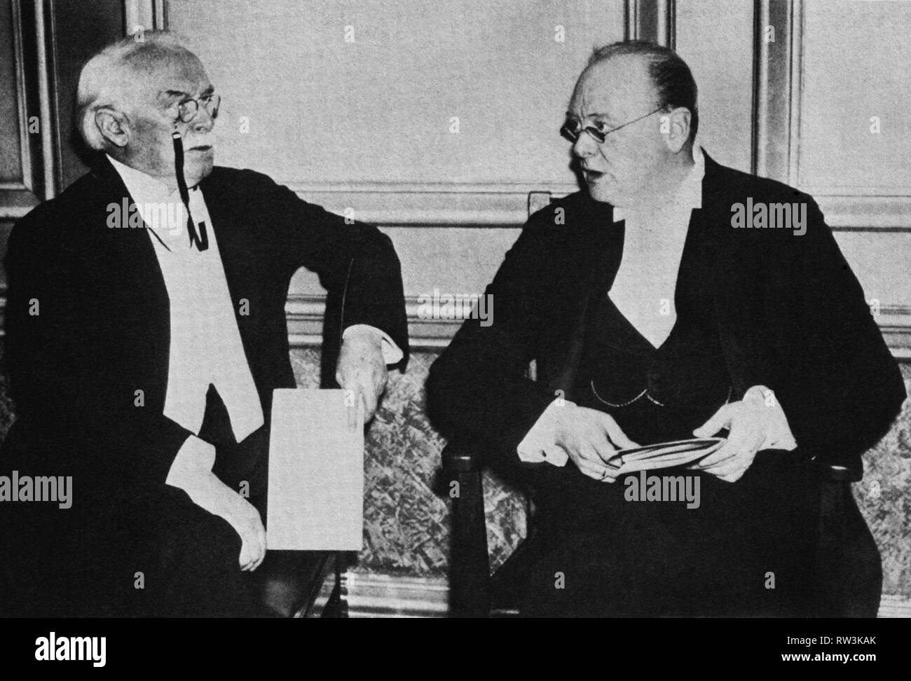 Winston Churchill con Lloyd George, Londra. 1934 Foto Stock