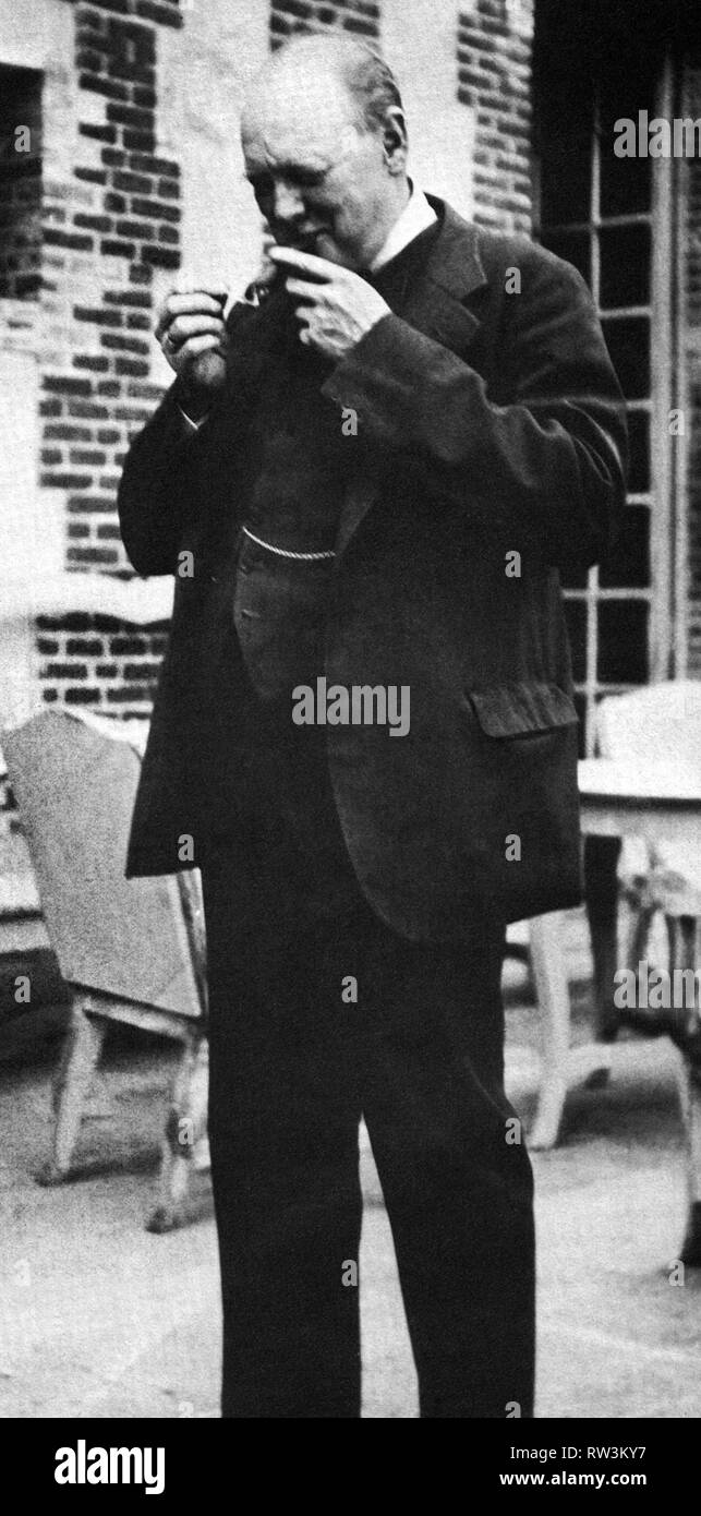 Winston Churchill at San Giorgio Motel in Normandia, Francia. Il 22 agosto 1939 Foto Stock