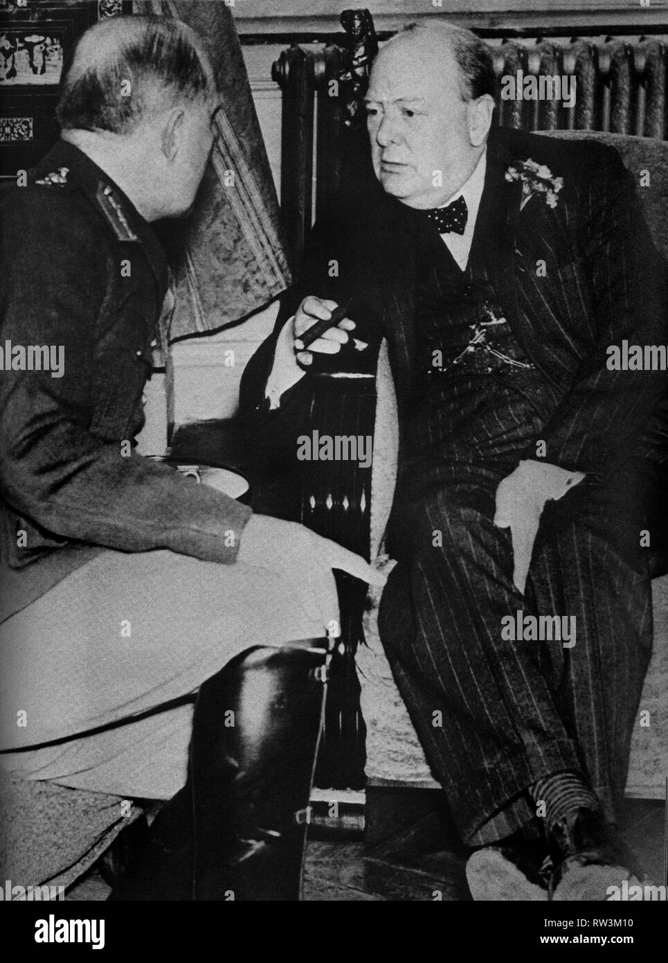 Winston Churchill con Lord Gort, 5 novembre 1939, mentre visitano il British forza expeditionary in Francia Foto Stock