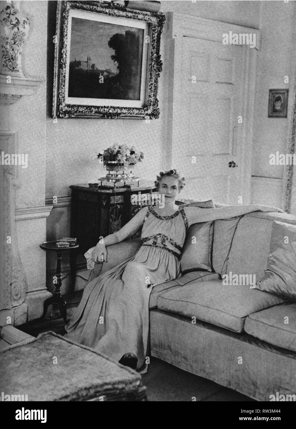 Sig.ra Churchill, moglie del primo ministro, 10 Downing Street. Settembre 1940 Foto Stock