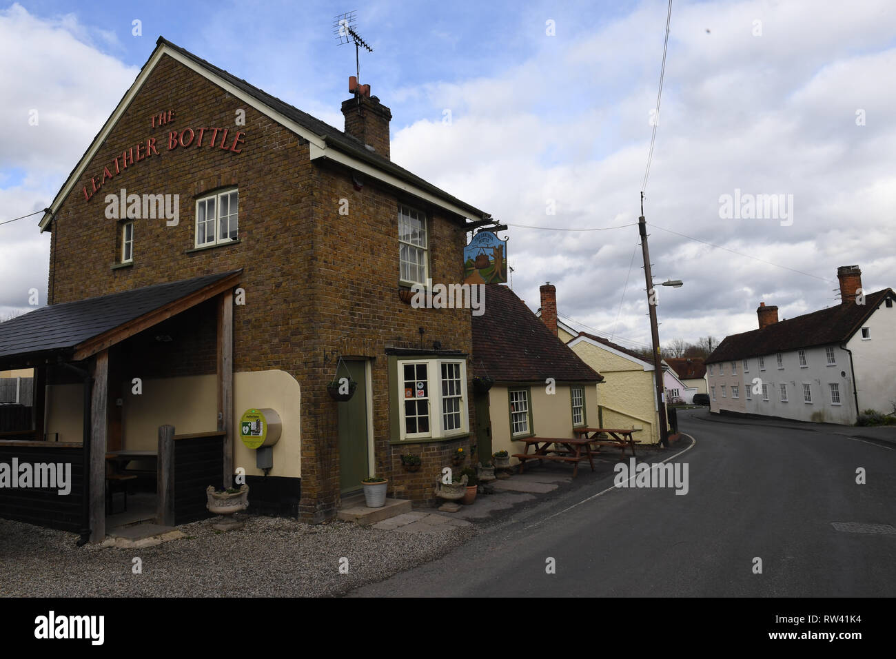 La bottiglia in pelle pub in Essex village di Pleshey acquistato nel 2014 da Keith Flint, il cantante dei Prodigy, che è morto all età di 49. Foto Stock