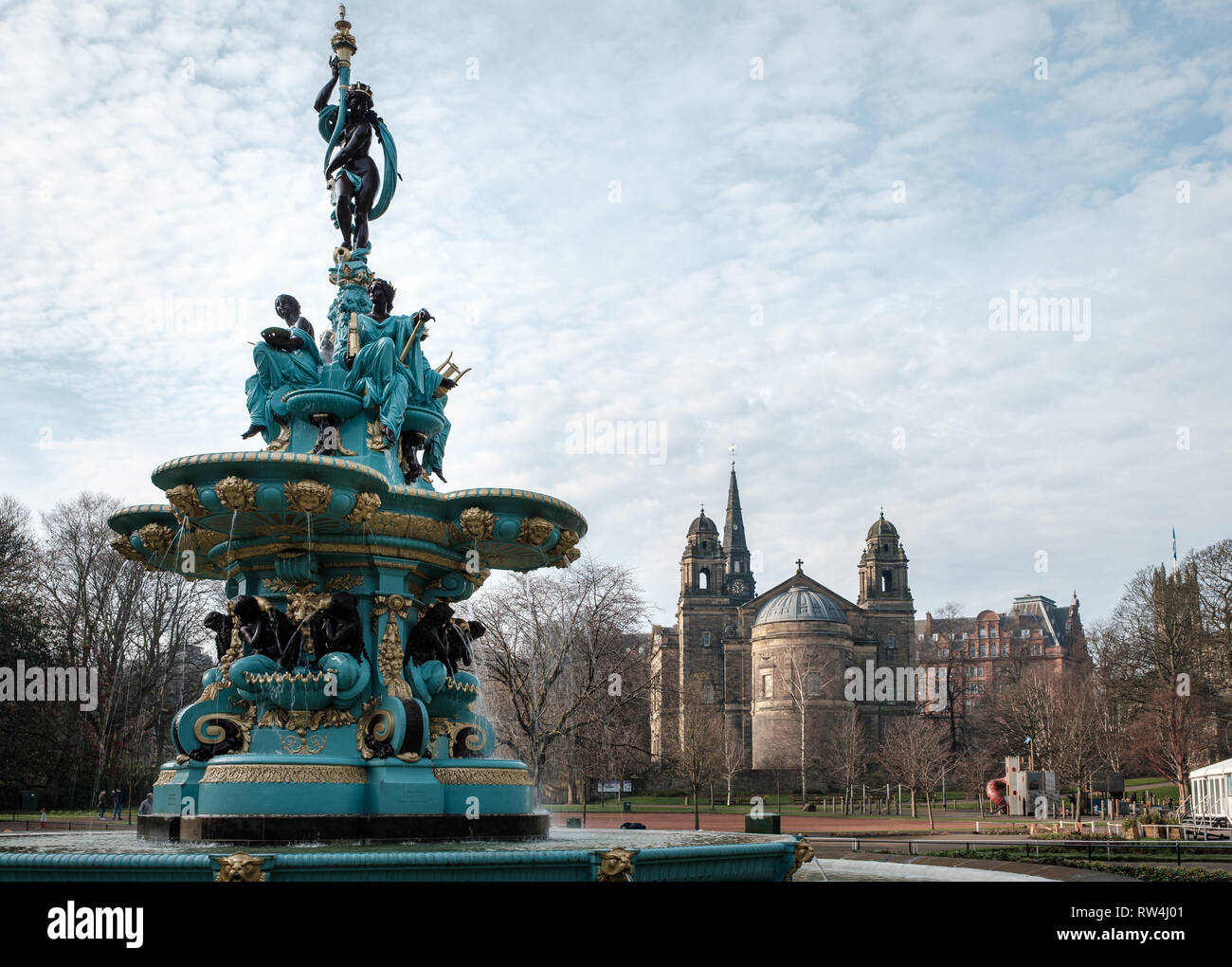 La famosa fontana di Ross landmark nei giardini di Princes Street nel centro di Edimburgo, Scozia Foto Stock