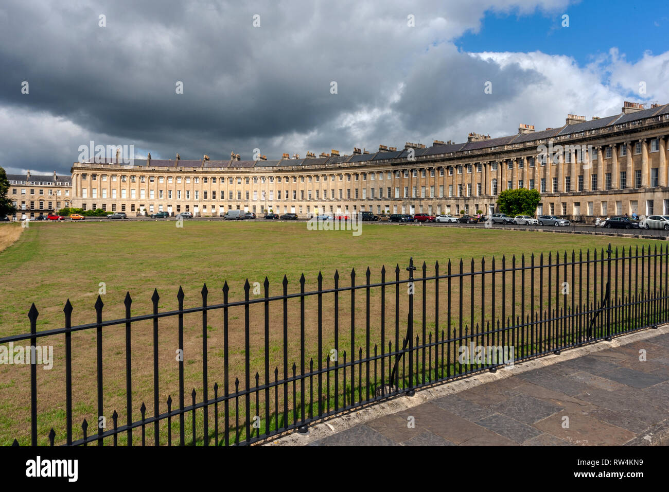 La famosa architettura del Royal Crescent, Bath, N.E. Il Somerset, Inghilterra, Regno Unito Foto Stock