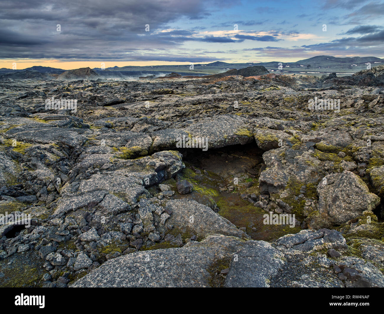 Leirhnukur primavera calda area, area geotermica, Islanda Foto Stock