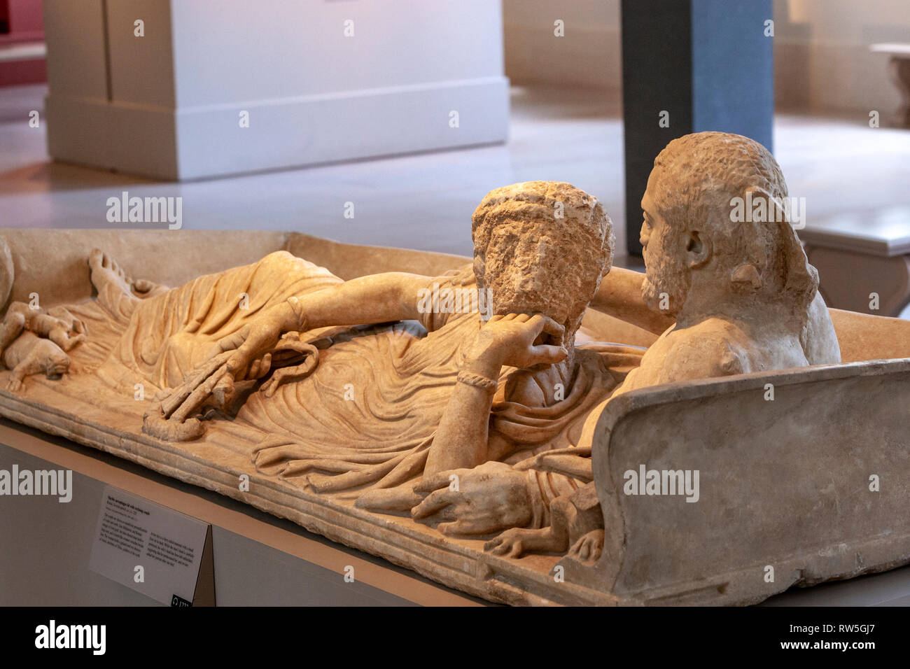 Il marmo Coperchio di sarcofago con coppia reclinabili, il Metropolitan Museum of Art, Manhattan, New York STATI UNITI D'AMERICA Foto Stock