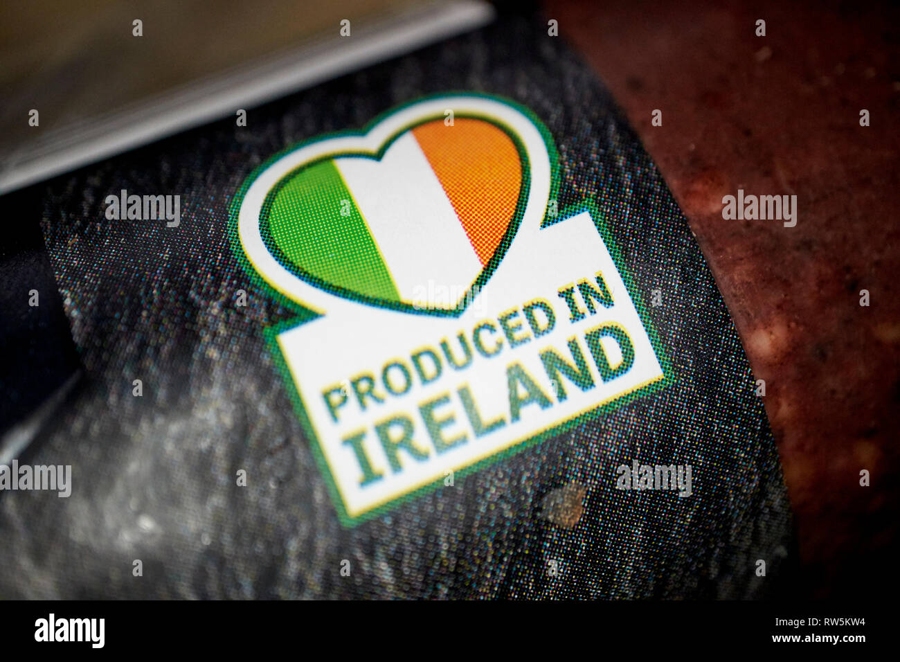 Prodotto in Irlanda etichetta sul proprio marchio black pudding alimento nella Repubblica di Irlanda Foto Stock