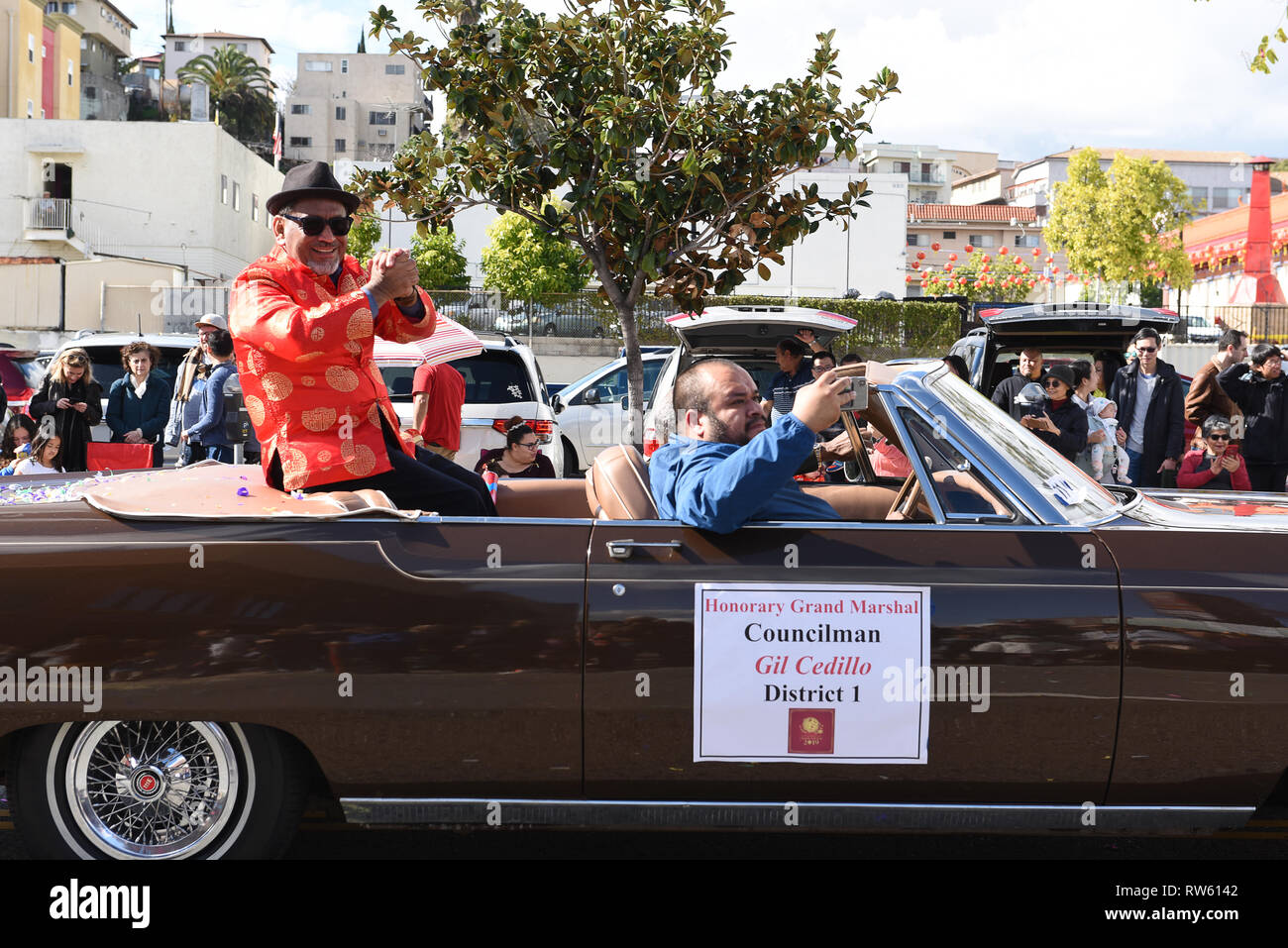 LOS ANGELES - 9 febbraio 2019: Consigliere Gil Cedillo giostre in Los Angeles Nuovo Anno Cinese Parade. Foto Stock