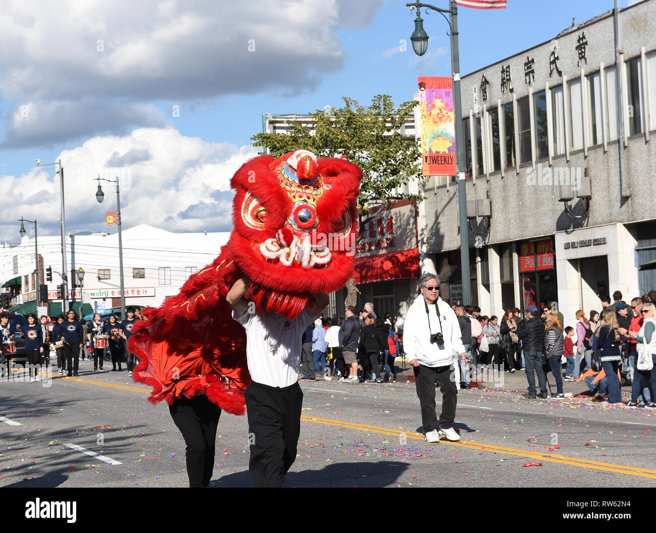 LOS ANGELES - 9 febbraio 2019: draghi cinesi, il simbolo di Chi (l'energia) e buona fortuna al Golden Dragon Parade, per celebrare il capodanno cinese Foto Stock