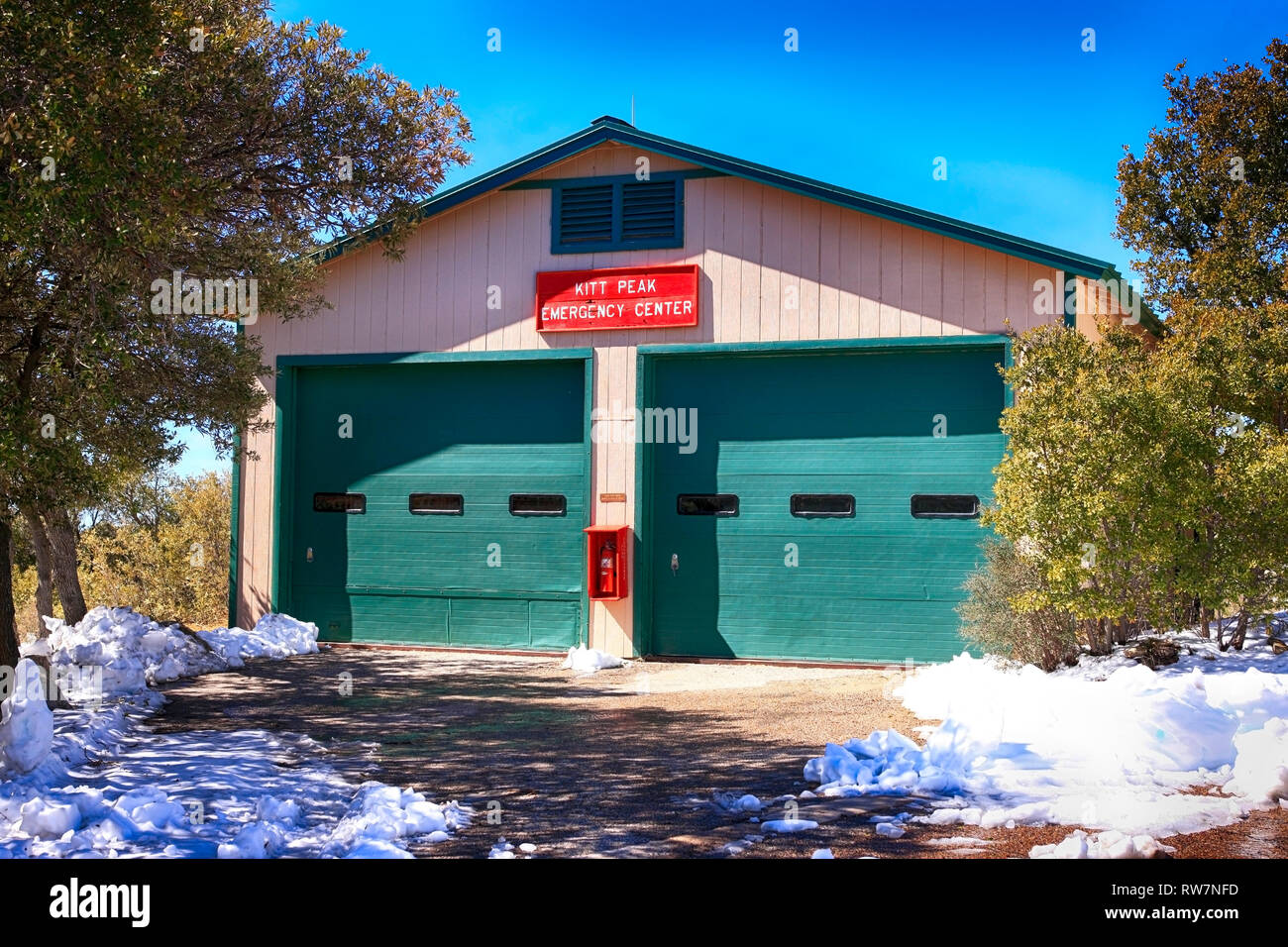 Kitt Peak National Osservatorio Centro di emergenza edificio, uno dei più alti Stazioni di vigili del fuoco in tutto il mondo, gli Stati Uniti e Arizona Foto Stock