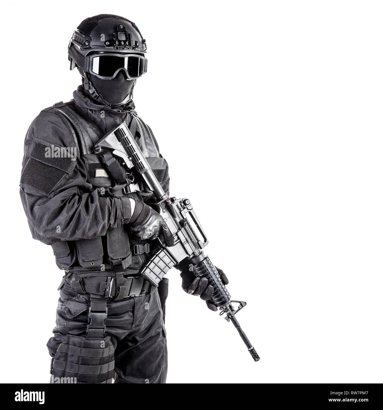 Spec Ops funzionario di polizia SWAT in nero uniforme e la maschera per il viso. Foto Stock