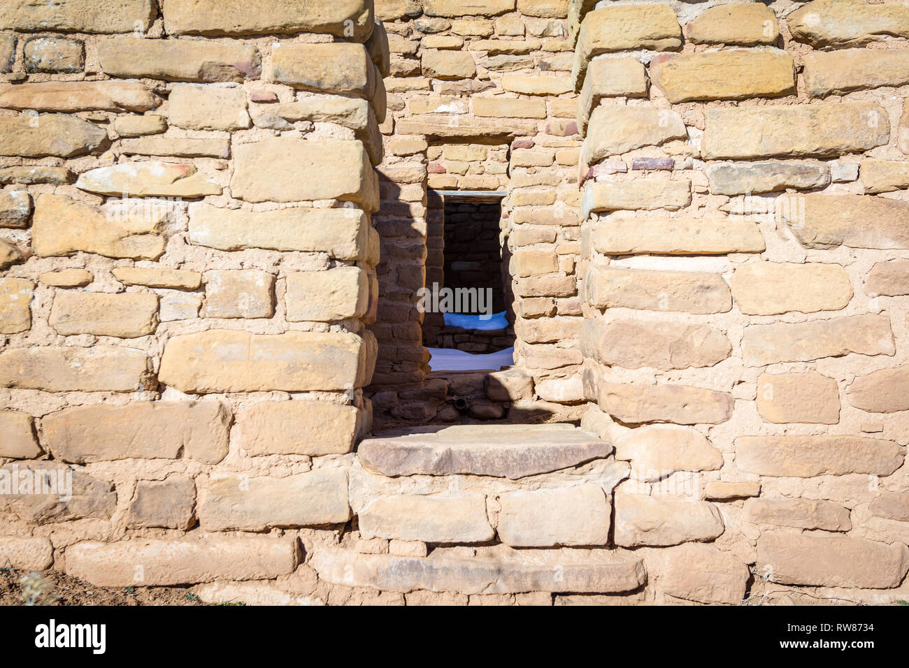 Abilità architettonica che mostra le spesse mura e a doppio condotto pietra costruito dagli Anasazi persone intorno all'anno 1000 D.C.. Visto qui in Mesa Verde Nationa Foto Stock