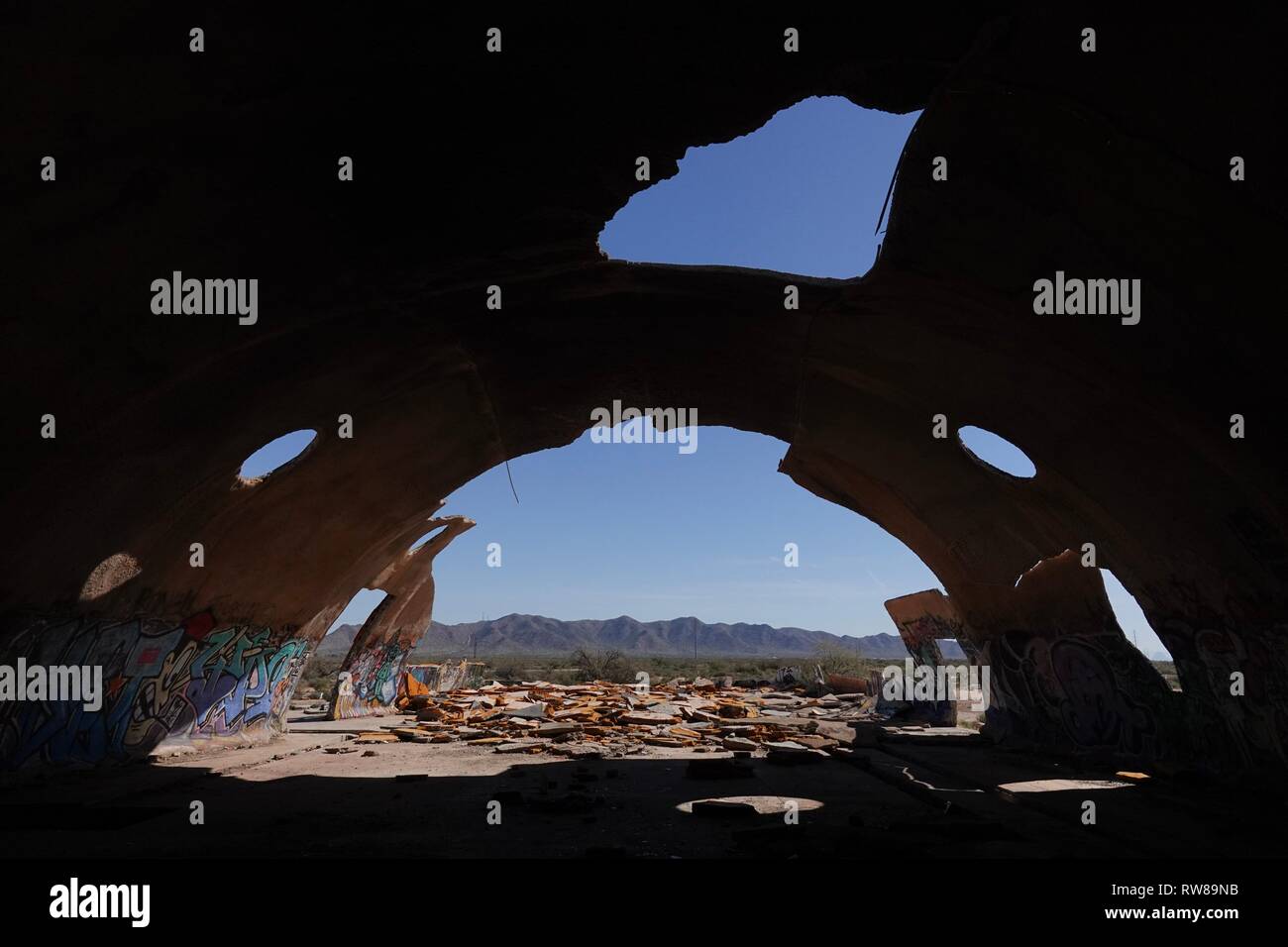 Le cupole della Casa Grande Arizona sono una strana, inquietante collezione di edifici abbandonati che assomigliano a case di UFO o retro-futurista rovine. Foto Stock