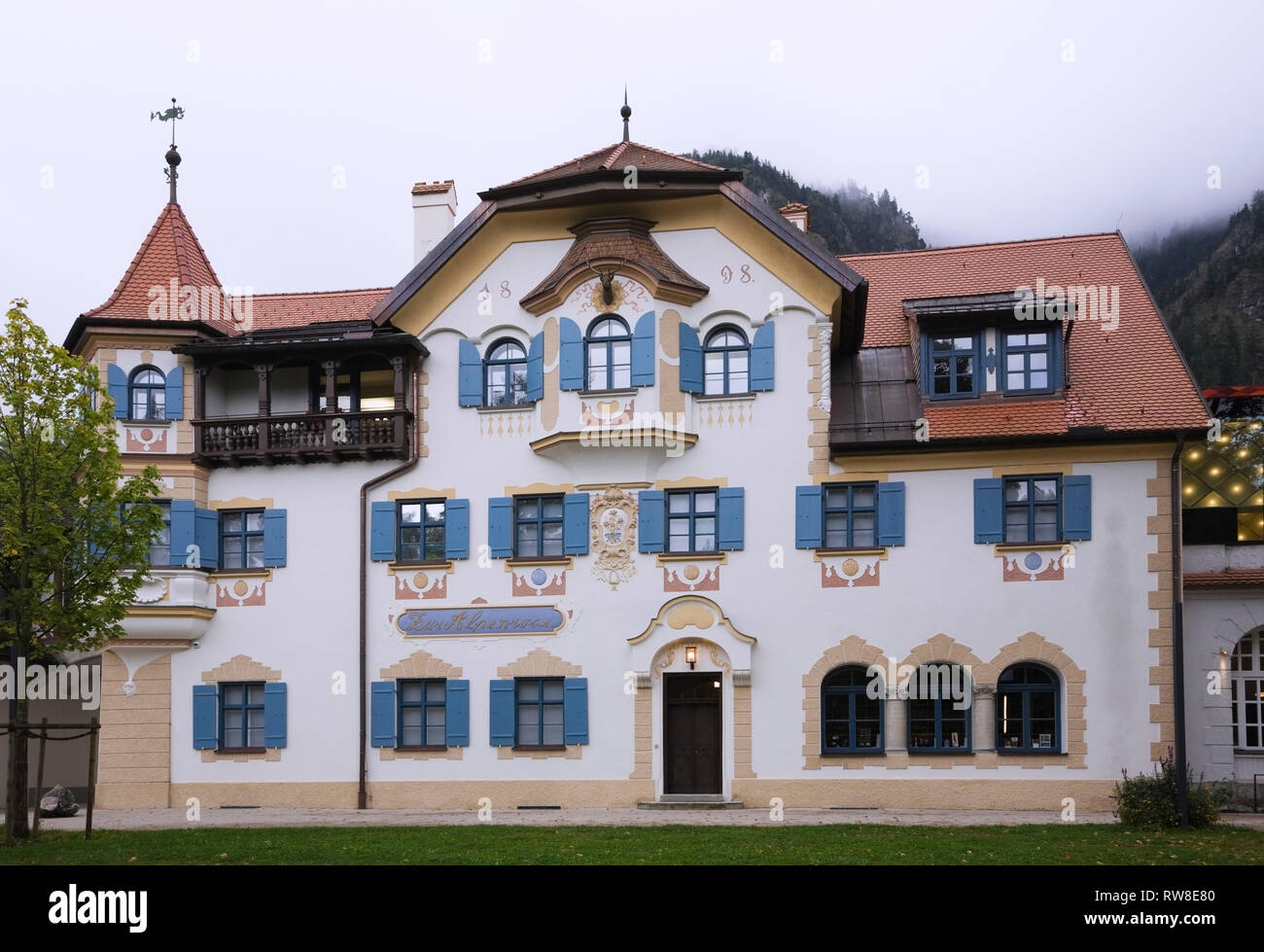 Vecchio 1898 edificio amministrativo nella città di Hohenschwangau, Baviera, Germania Foto Stock