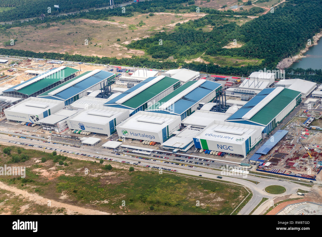 Sepang, Selangor, Malaysia, 2018-03-05: Veduta aerea della fabbrica Hartalega. Hartalega NGC è fornitore di guanti in nitrile Foto Stock