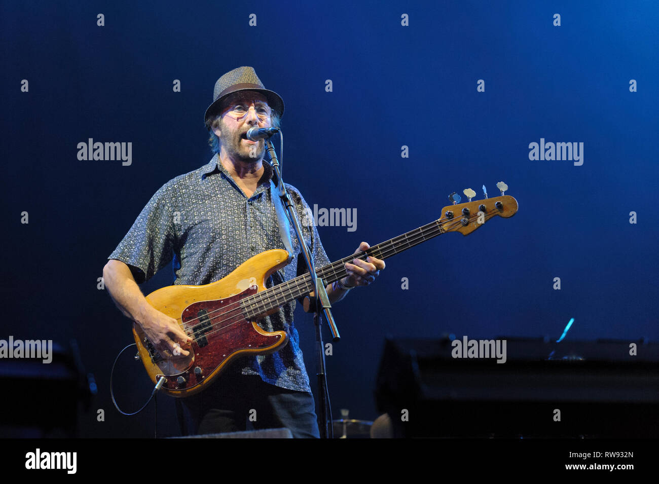 Chas Hodges (Chas & Dave) effettuando in corrispondenza di Fairport Cropredy della convenzione, 7 Agosto 2014 Foto Stock