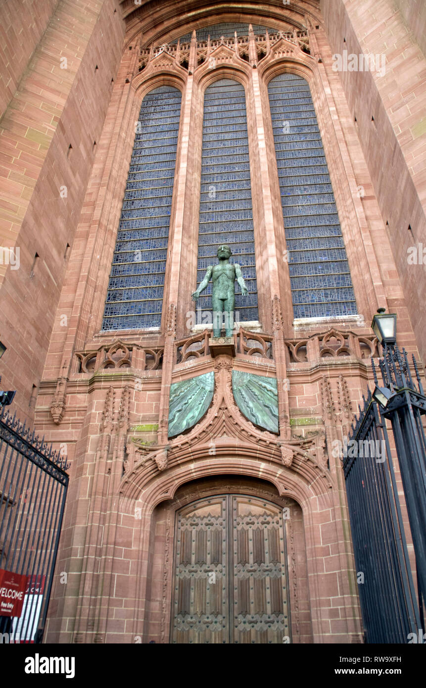 La cattedrale di Liverpool, Rankin portico, Cristo risorto Foto Stock