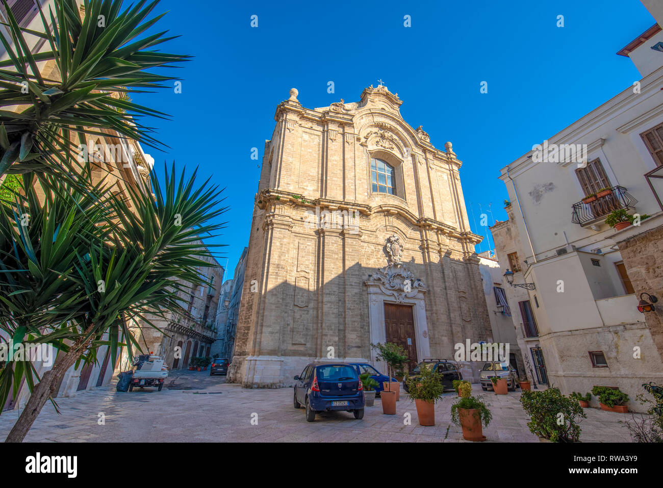 Bari, Puglia, Italia - Facciata della chiesa del Santo Nome di Gesù (Chiesa del Gesu) . Bari è la città capitale della città metropolitana di Bari e della Puglia Foto Stock