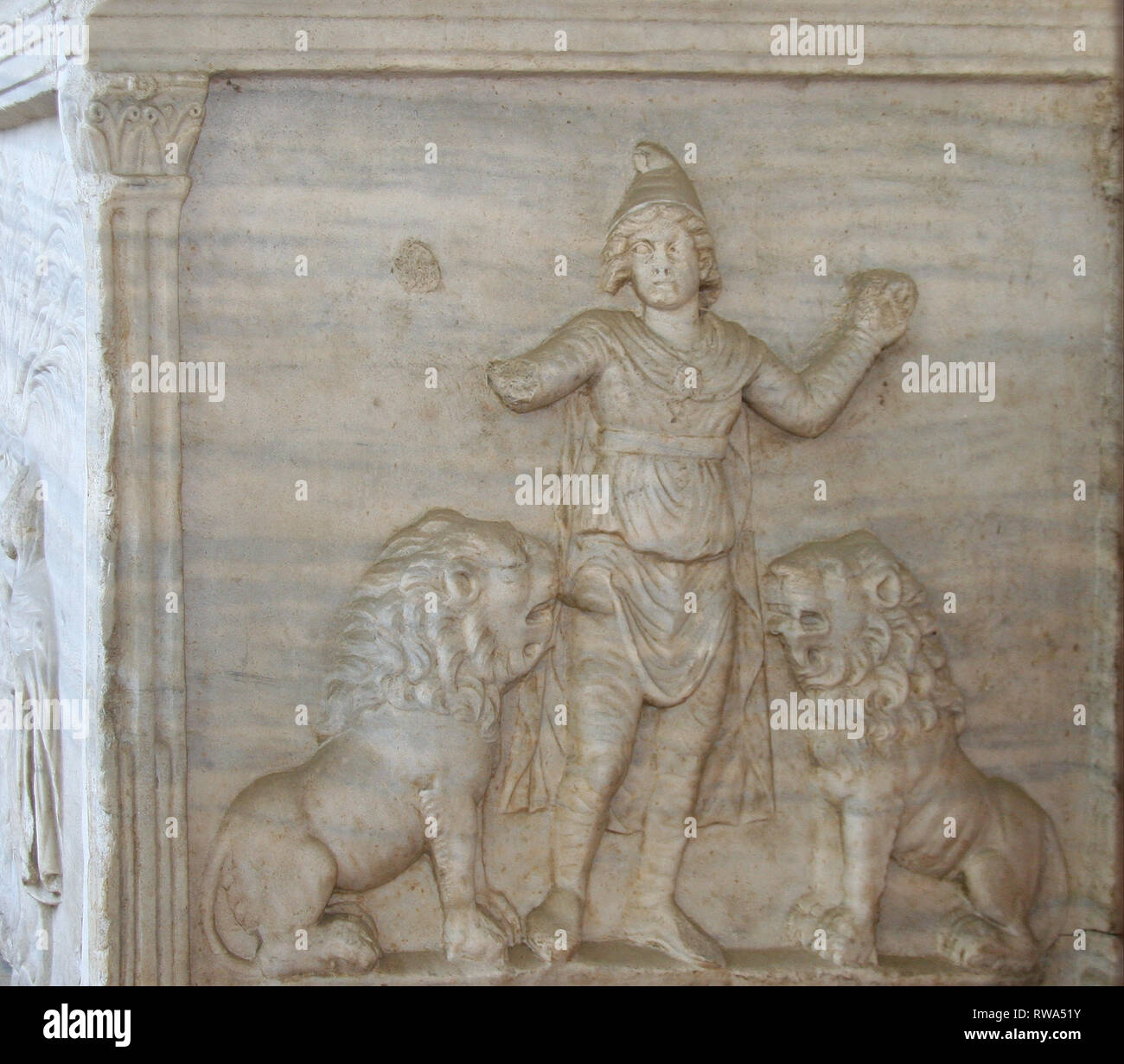 L'Italia. Ravenna. Dei primi Cristiani sarcofago. Daniel in the Lion's Den. 5° c.da s. Giovanni Battista. Museo Nazionale. Foto Stock