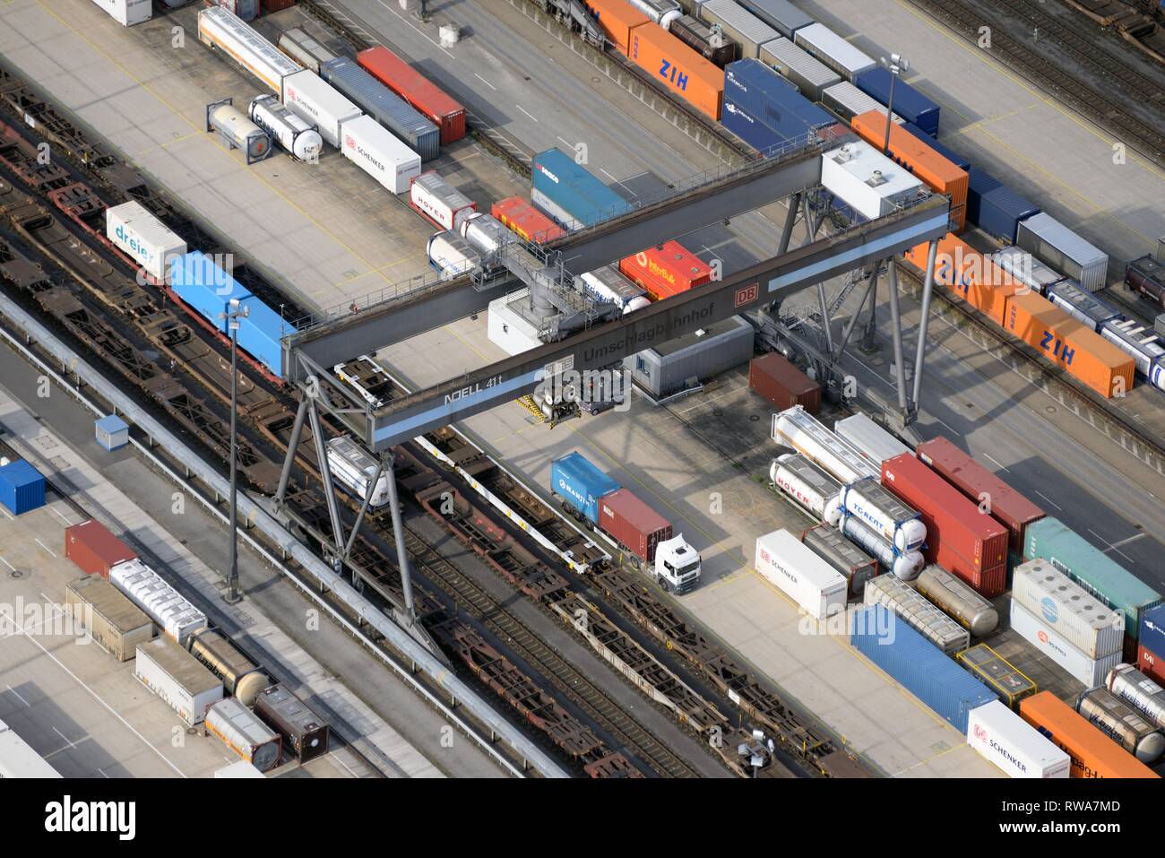 Vista aerea, contenitore di trasbordo, Deutsche Umschlaggesellschaft Schiene-Straße, terminal DUSS Hamburg-Billwerder, Amburgo Foto Stock
