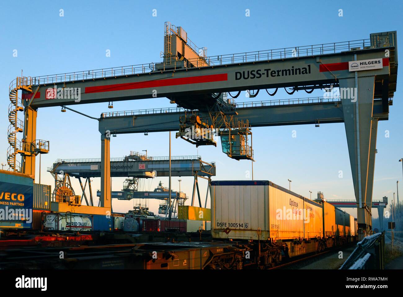 Trasbordo Container, Deutsche Umschlaggesellschaft Schiene-Straße, terminal DUSS Hamburg-Billwerder, Amburgo, Germania Foto Stock