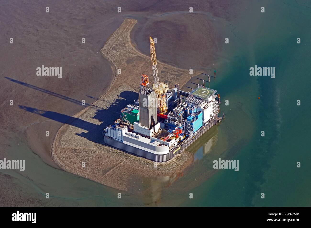 Vista aerea, Mittelplate produzione olio isola, mare del Nord, Schleswig Holstein, Germania Foto Stock