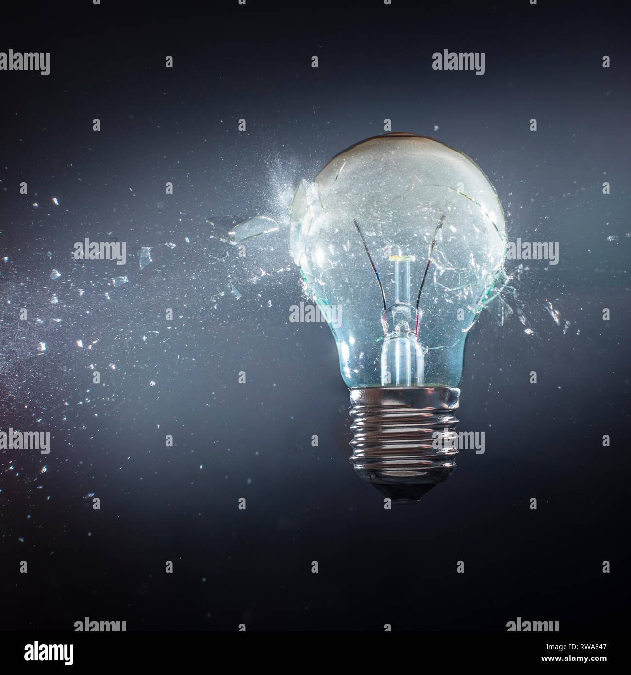 Lampadina che esplode immagini e fotografie stock ad alta risoluzione -  Alamy