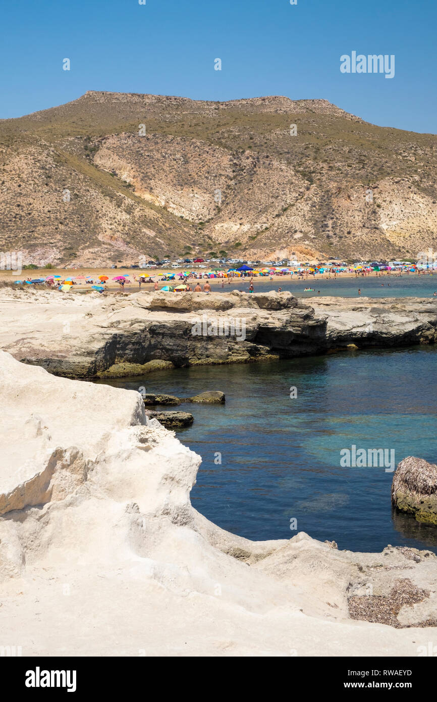 La spiaggia e il mare a rodalquilar, almeria, Spagna Foto Stock