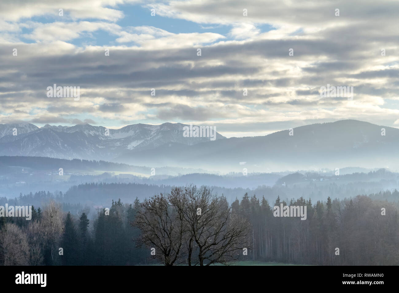 Naturale paesaggio alpino a sera tempo in Baviera, Germania meridionale Foto Stock