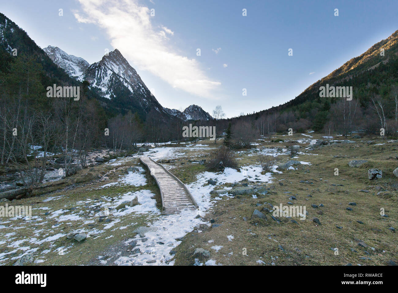 Tramonto nel parco nazionale di Aigüestortes i Estany de Sant Maurici, Lérida, Catalogna, Spagna Foto Stock