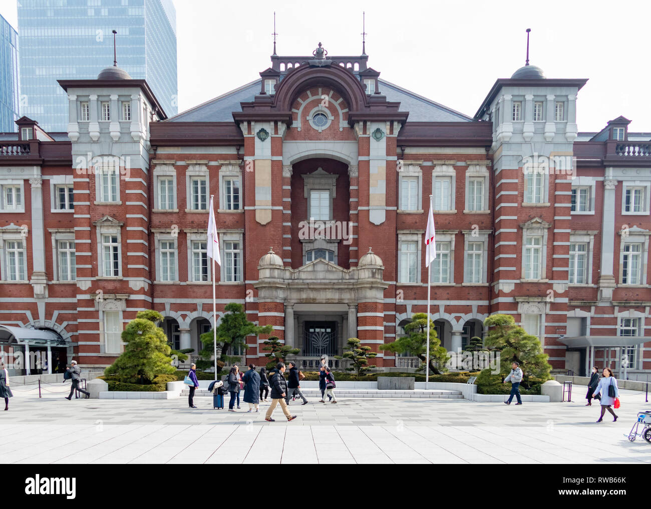 TOKYO, Giappone - 7 febbraio 2019: Tokyo alla Stazione Ferroviaria Centrale e pendolari Foto Stock