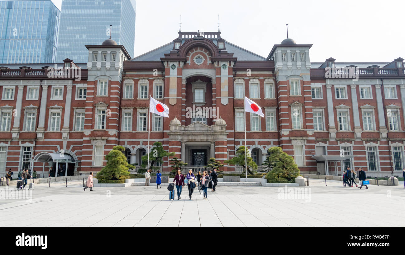 TOKYO, Giappone - 7 febbraio 2019: Tokyo alla Stazione Ferroviaria Centrale e pendolari Foto Stock