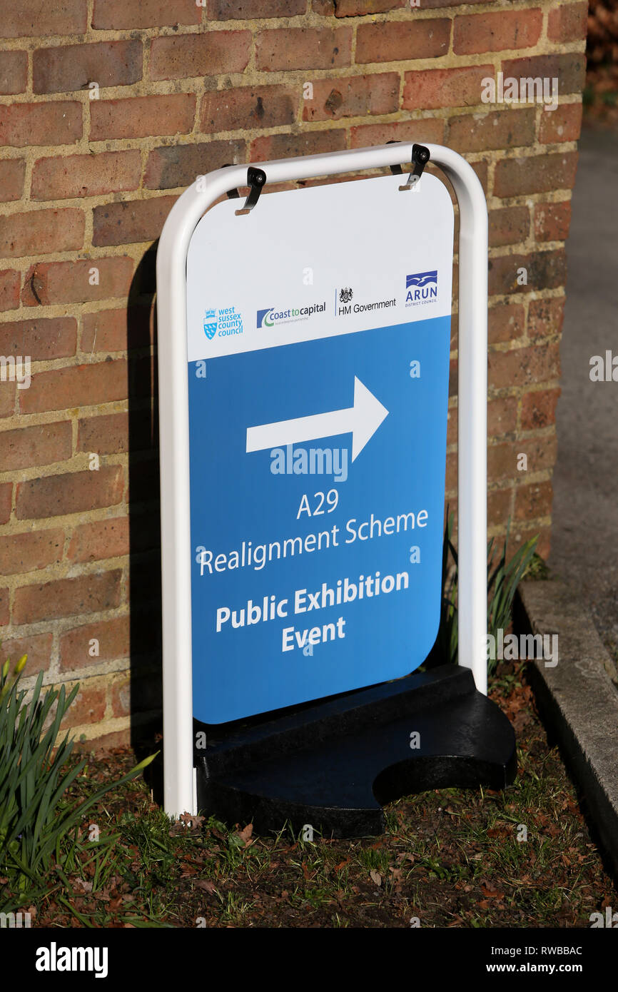 Vista generale di un A29 Schema di riallineamento evento pubblico accedi Bognor Regis, West Sussex, Regno Unito. Foto Stock