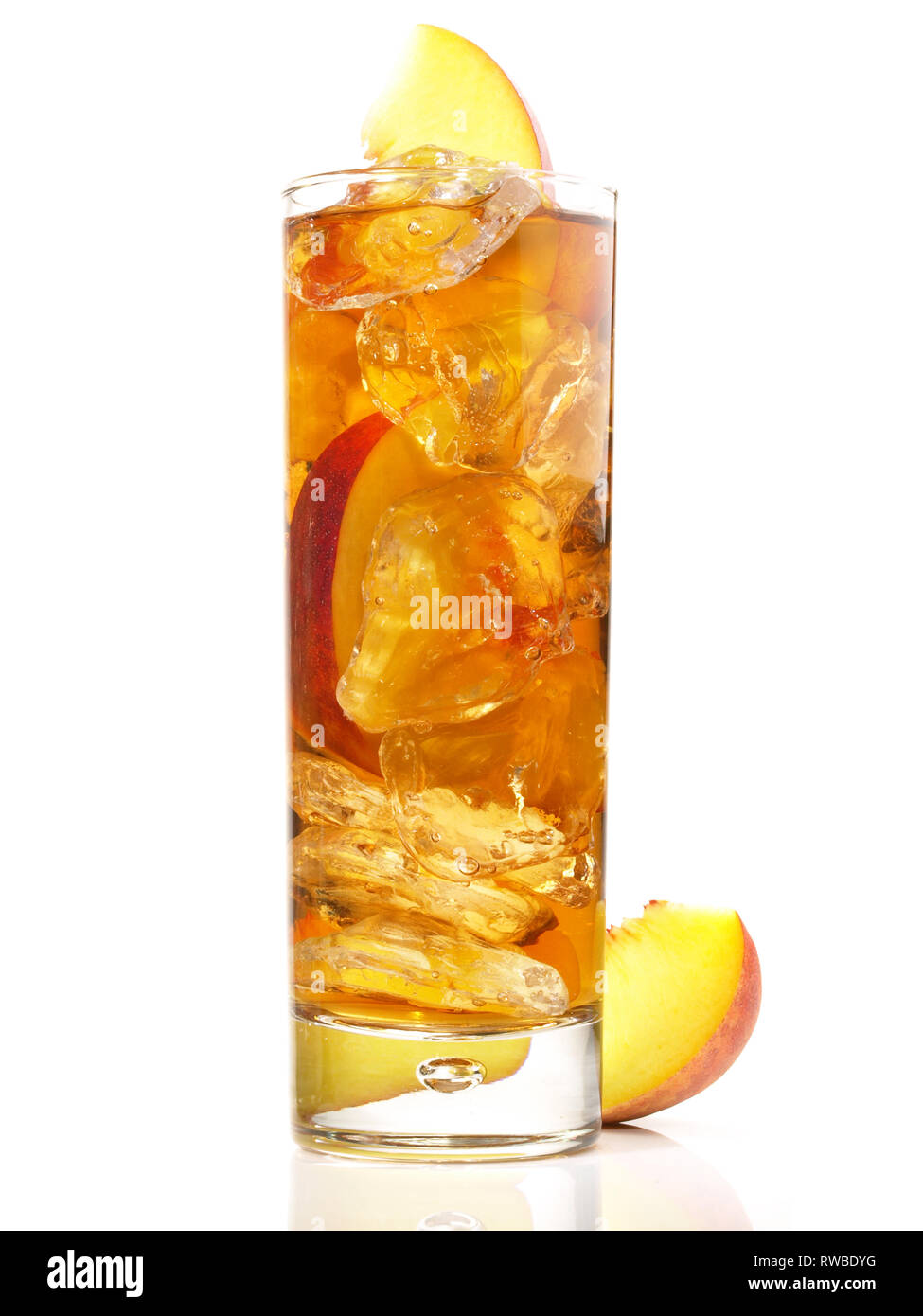 La pace Ice Tea su sfondo bianco Foto Stock