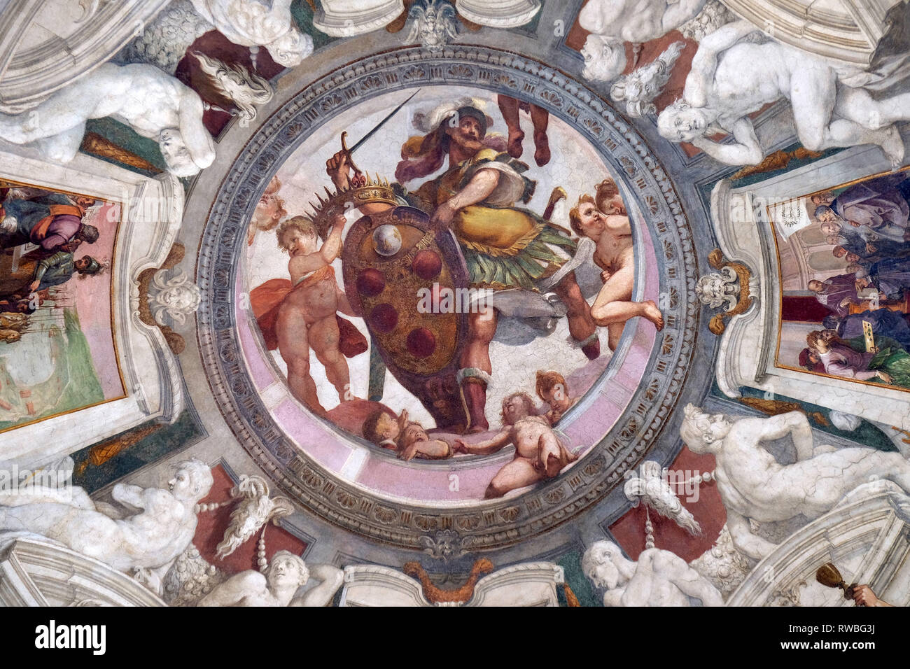 Mars ha lo stemma della famiglia de' Medici tra i putti affresco di Bernardino Poccetti Ospedale degli Innocenti - Esterno arcade, Firenze, Italia Foto Stock