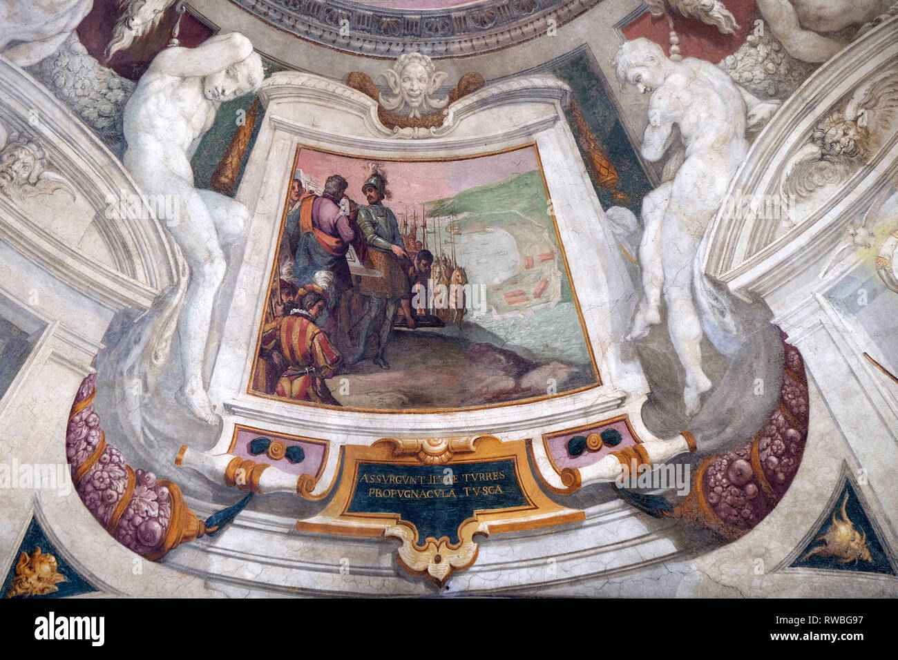 Episodi della vita di Cosimo I de' Medici affresco di Bernardino Poccetti Ospedale degli Innocenti - Esterno arcade, Firenze, Italia Foto Stock