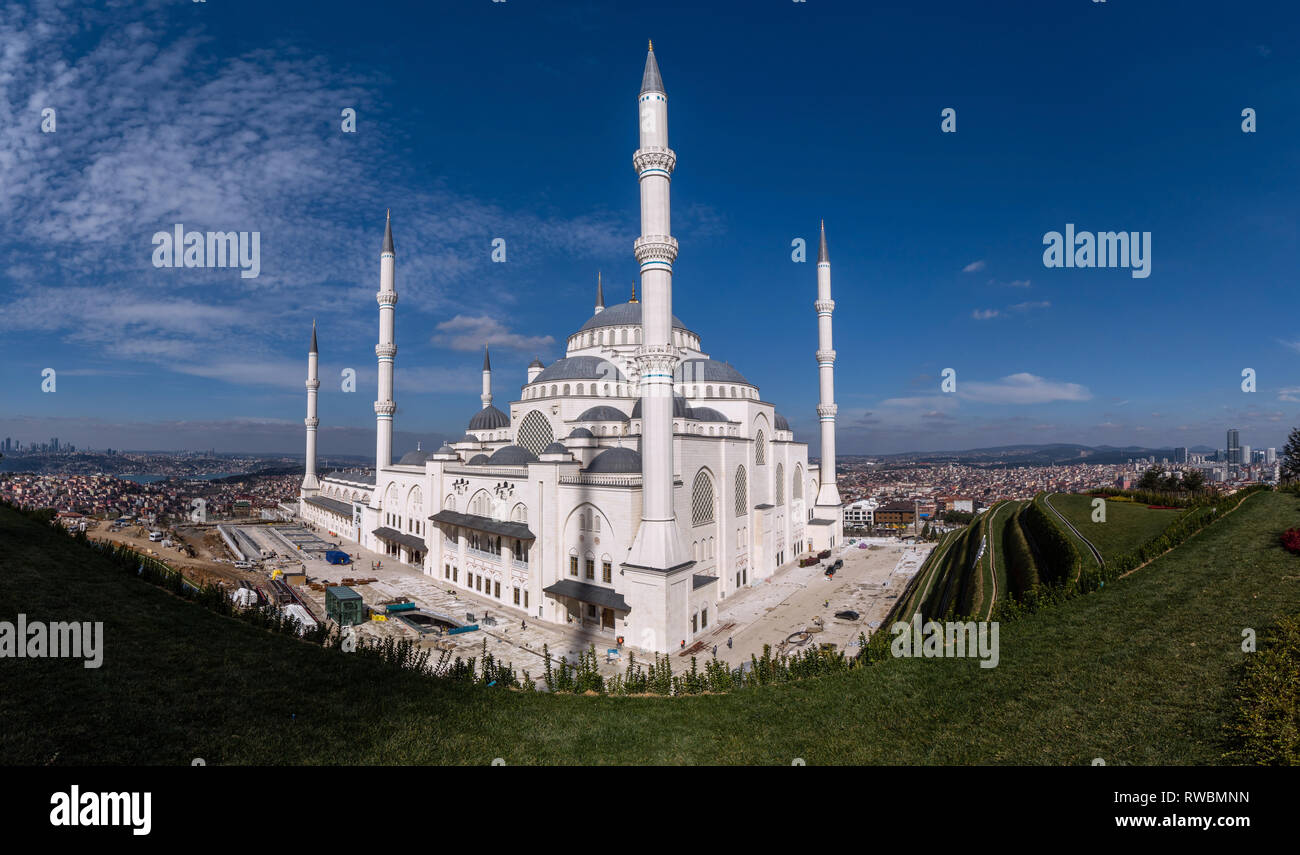 Panaromic istanbul camlica moschea; camlica tepesi camii in costruzione camlica moschea è la più grande Foto Stock