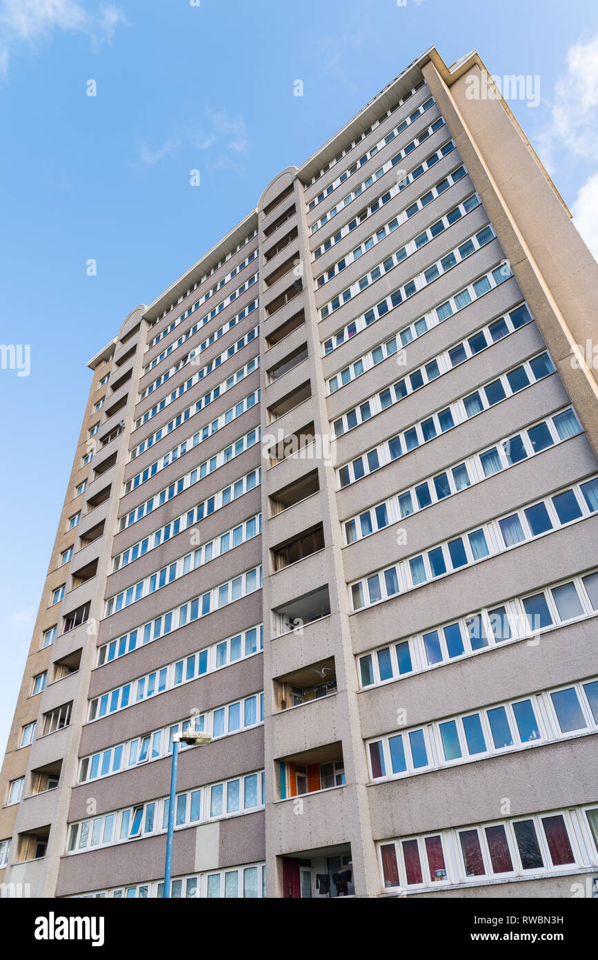 Alto edificio di appartamenti a Ladywood Middleway in Birmingham interna del distretto della città di Ladywood Foto Stock