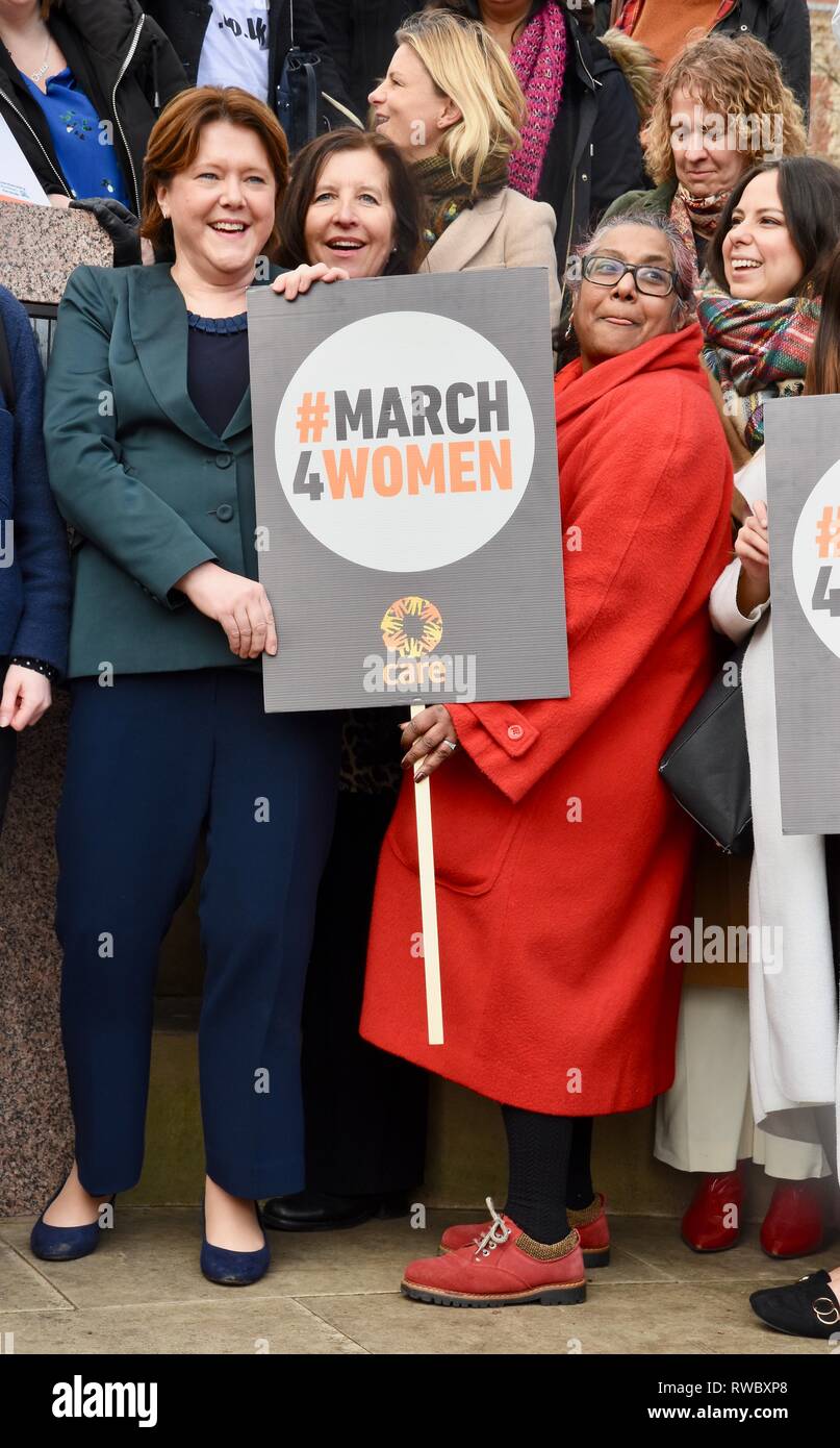 La piazza del Parlamento, Londra, Regno Unito. 5 Mar 2019. Maria Miller MP. Marzo4donne. Molestie sul posto di lavoro giorno di azione. La piazza del Parlamento, Londra. UK Credit: Michael melia/Alamy Live News Foto Stock