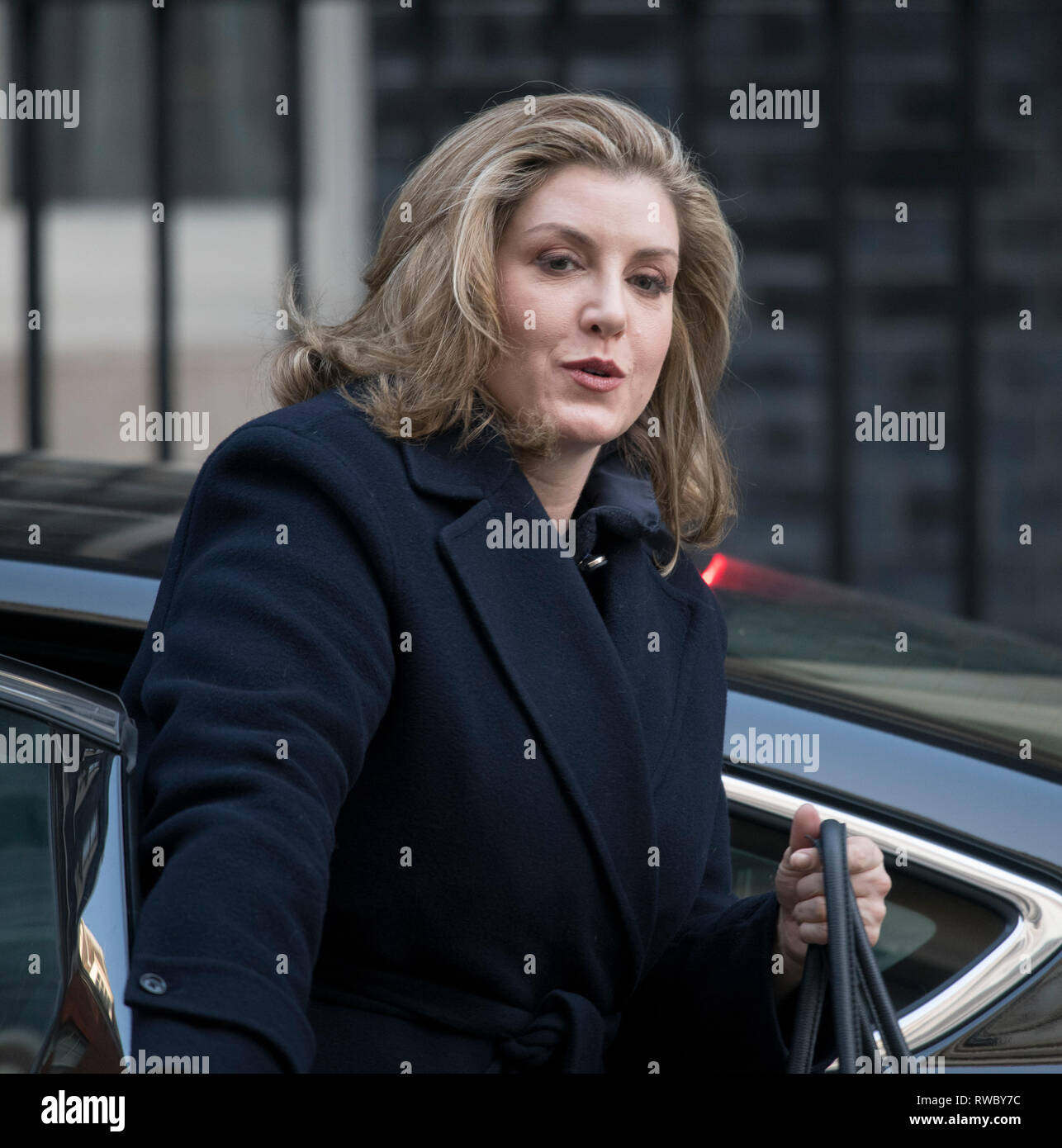 A Downing Street, Londra, Regno Unito. Il 5 marzo 2019. Penny Mordaunt, Segretario di Stato per lo Sviluppo Internazionale, Sviluppo Internazionale segretario a Downing Street per settimanale riunione del gabinetto. Credito: Malcolm Park/Alamy Live News. Foto Stock