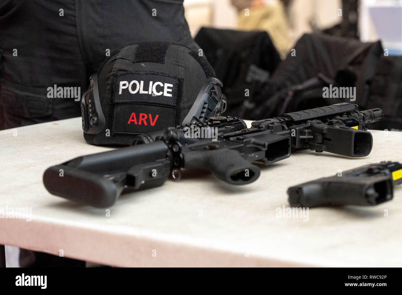 A Londra il 6 marzo 2019 la sicurezza e contro il terrore Expo 2019 a Olympia London Police risposta armata kit unità di credito: Ian Davidson/Alamy Live News Foto Stock