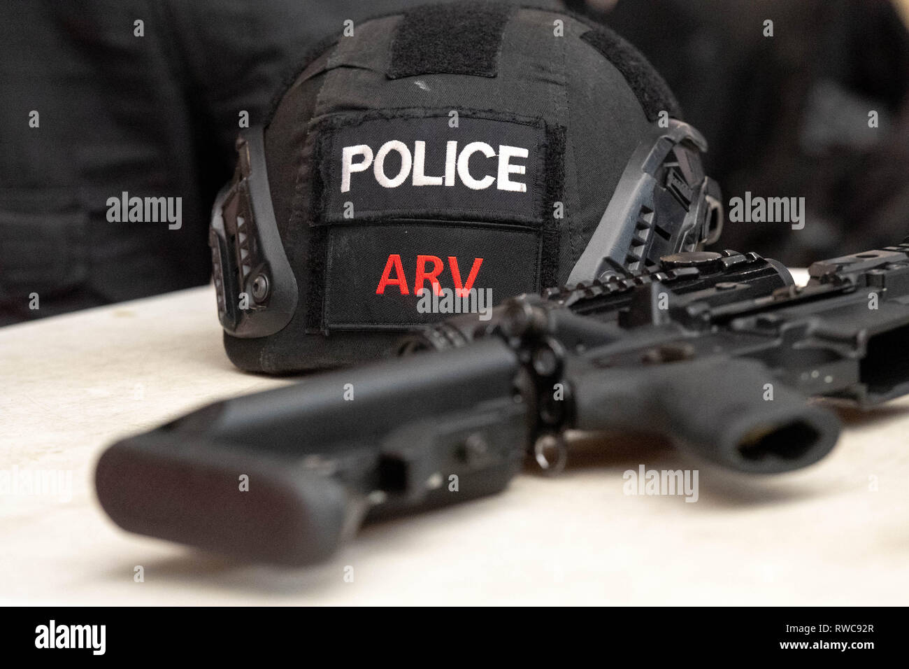 A Londra il 6 marzo 2019 la sicurezza e contro il terrore Expo 2019 a Olympia London Police risposta armata display unità di credito: Ian Davidson/Alamy Live News Foto Stock