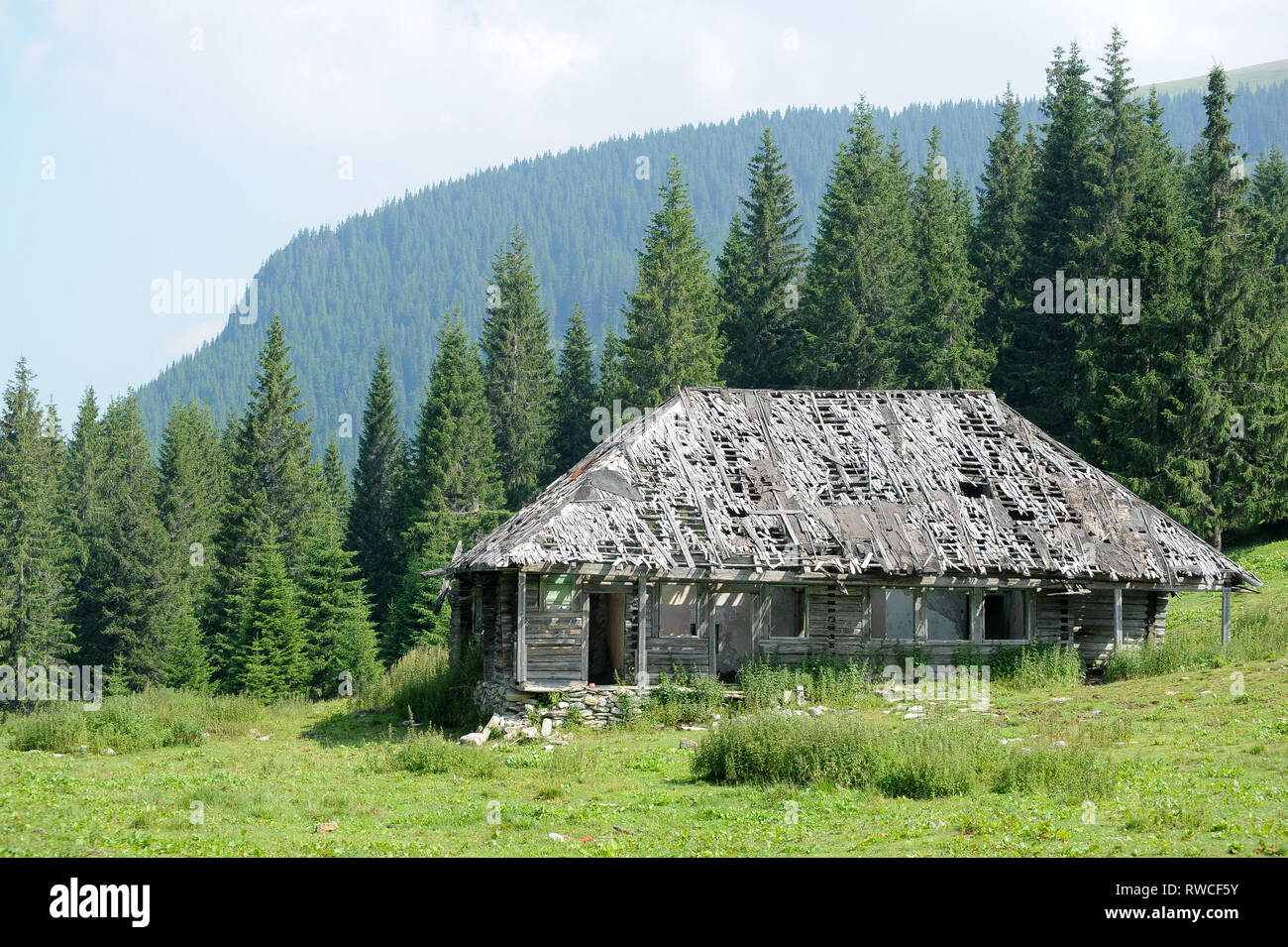Transalpina road (DN67C) nelle montagne Parang nei Carpazi Meridionali in Romania. Il 18 luglio 2009 © Wojciech Strozyk / Alamy Stock Photo Foto Stock