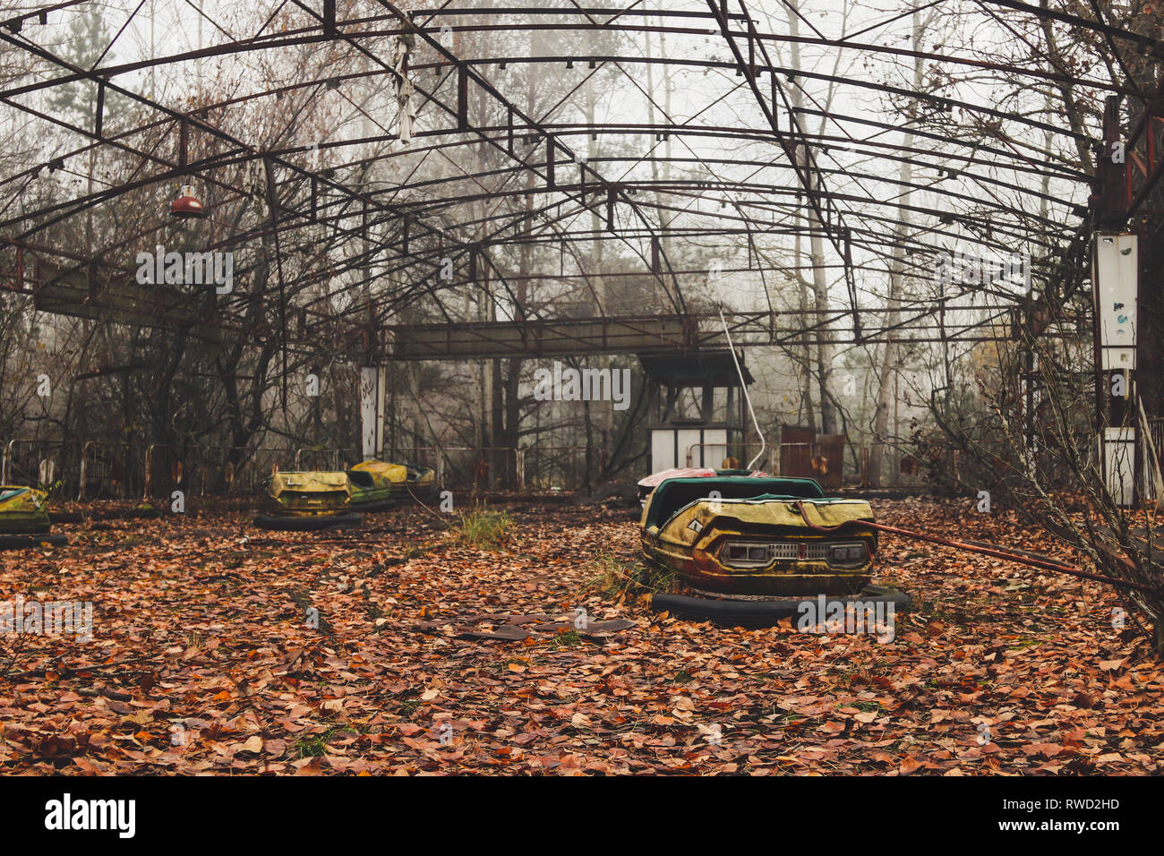 Paraurti auto abbandonate rapidamente durante il nucleare di Chernobyl evacuazione Foto Stock